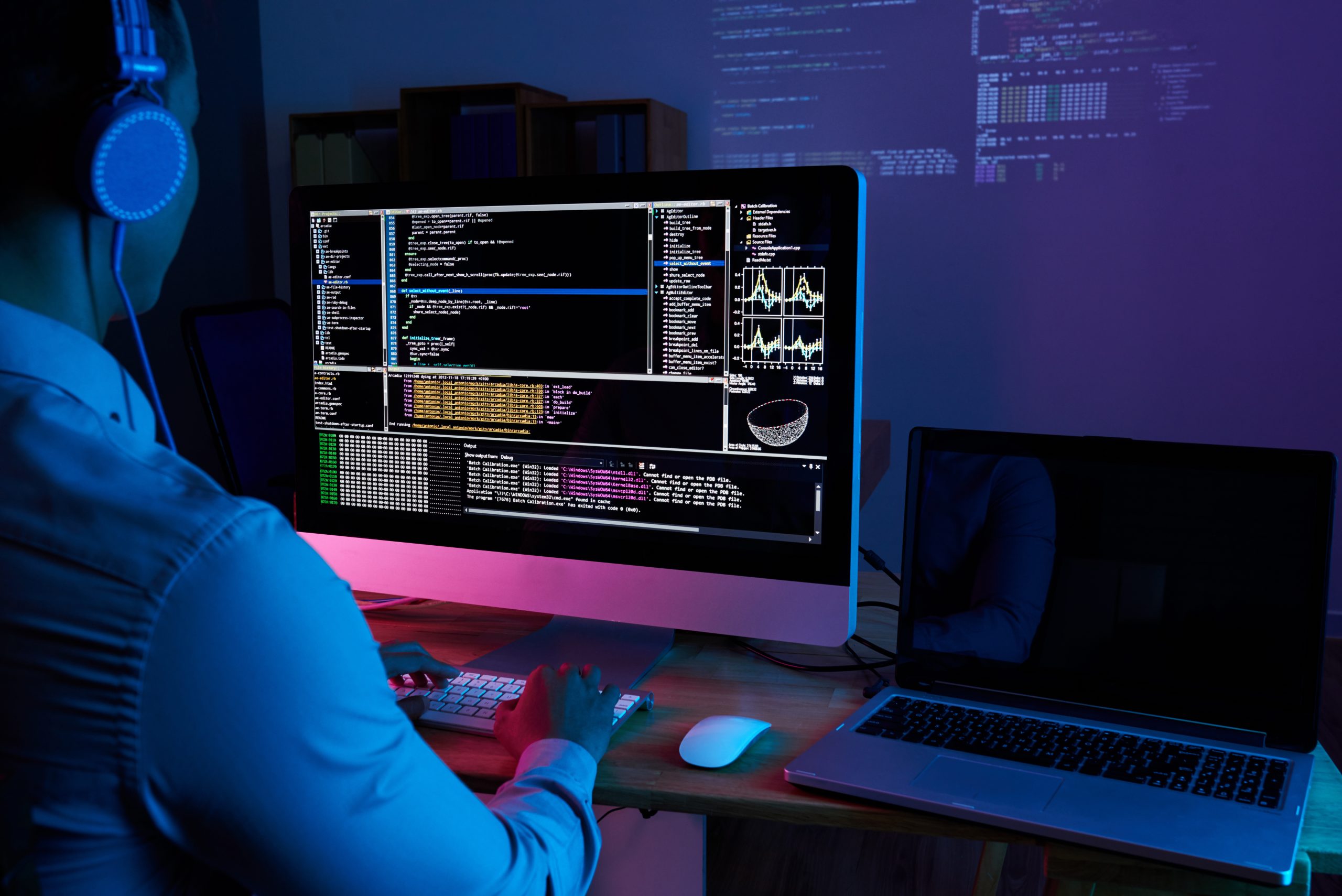 it specialist checking code computer dark office night scaled Neden Linux İşletim Sistemi Kullanmalıyız ?